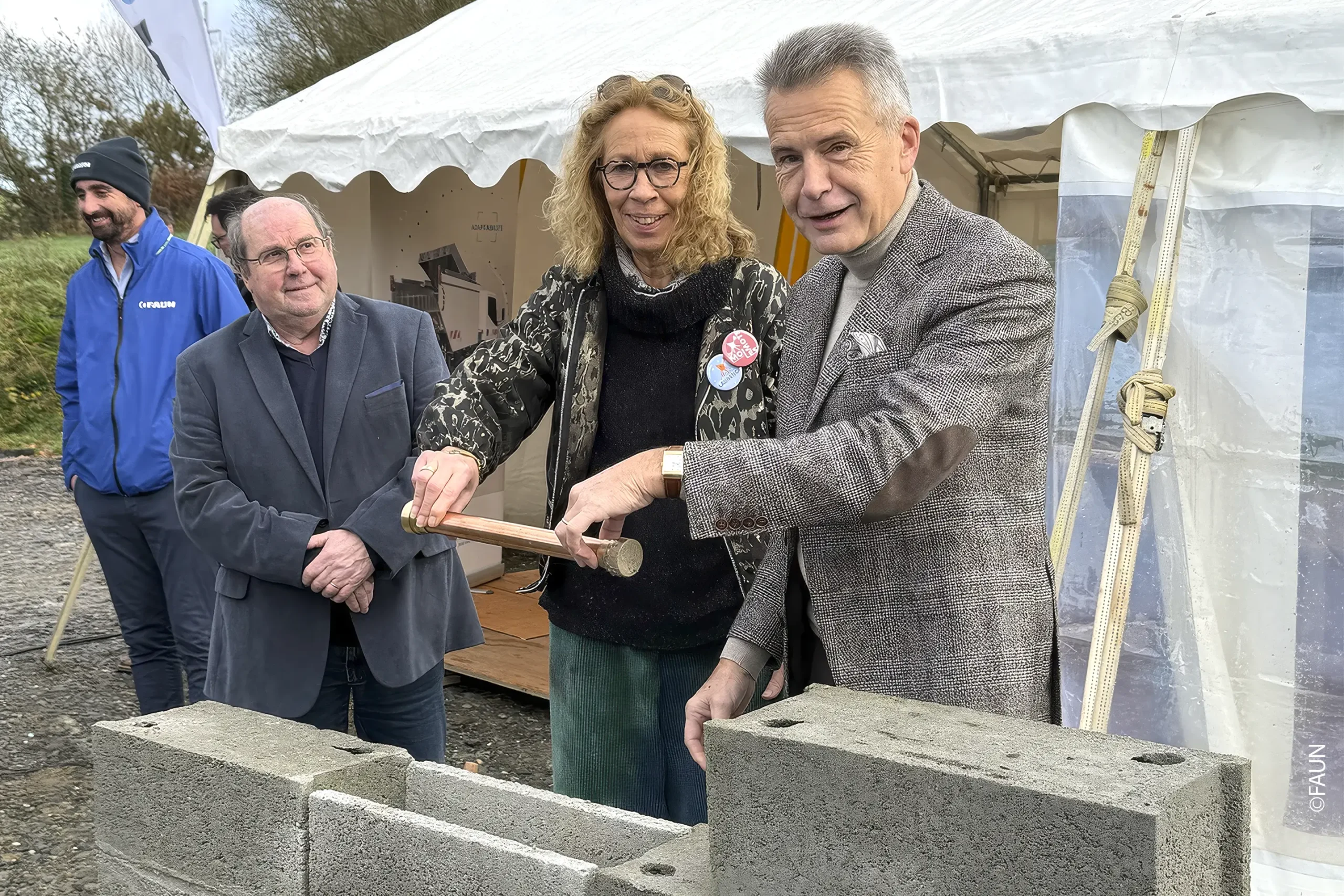 Pose 1ere pierre faun services Bretagne FAUN