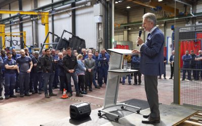 Inauguration de la nouvelle ligne robotisée de production des portes des bennes