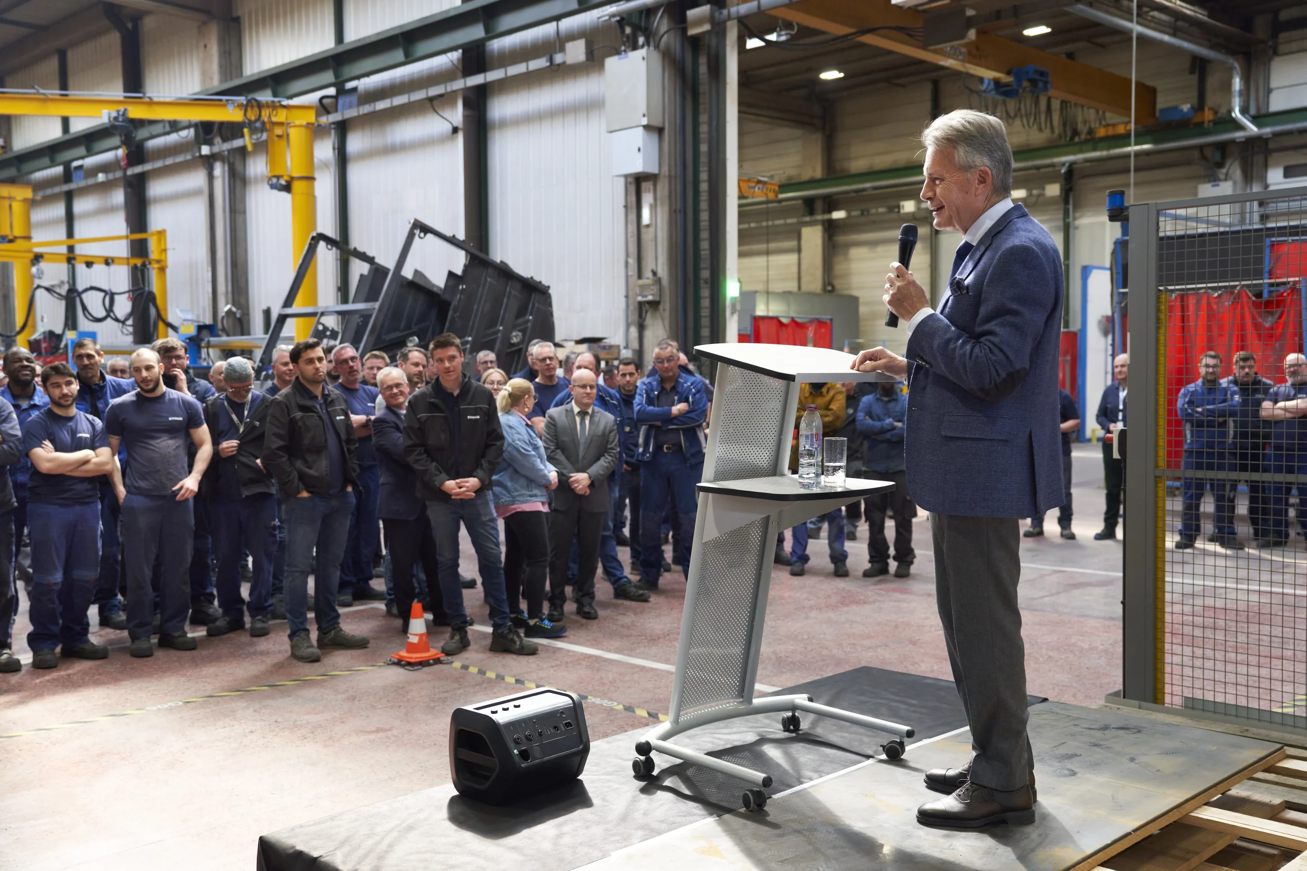Lors de son inauguration le 7 avril, Étienne Blaise, président de FAUN, soulignait : « Ce 7 avril marque une étape majeure pour notre entreprise. Cet équipement accompagnera plusieurs générations de collaborateurs qui fabriqueront désormais toutes les portes de nos bennes sur ce seul outil industriel, conçu pour durer et soutenir notre développement sur le long terme. »
